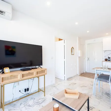 1-br Renovated Near Croisette Daire *